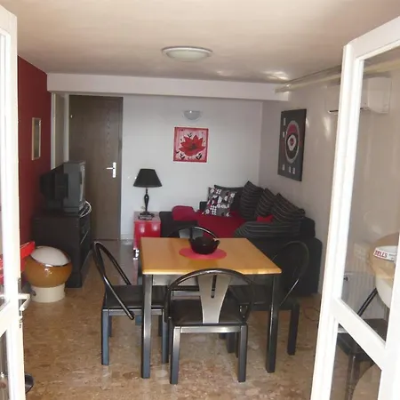 Apartment G&b *